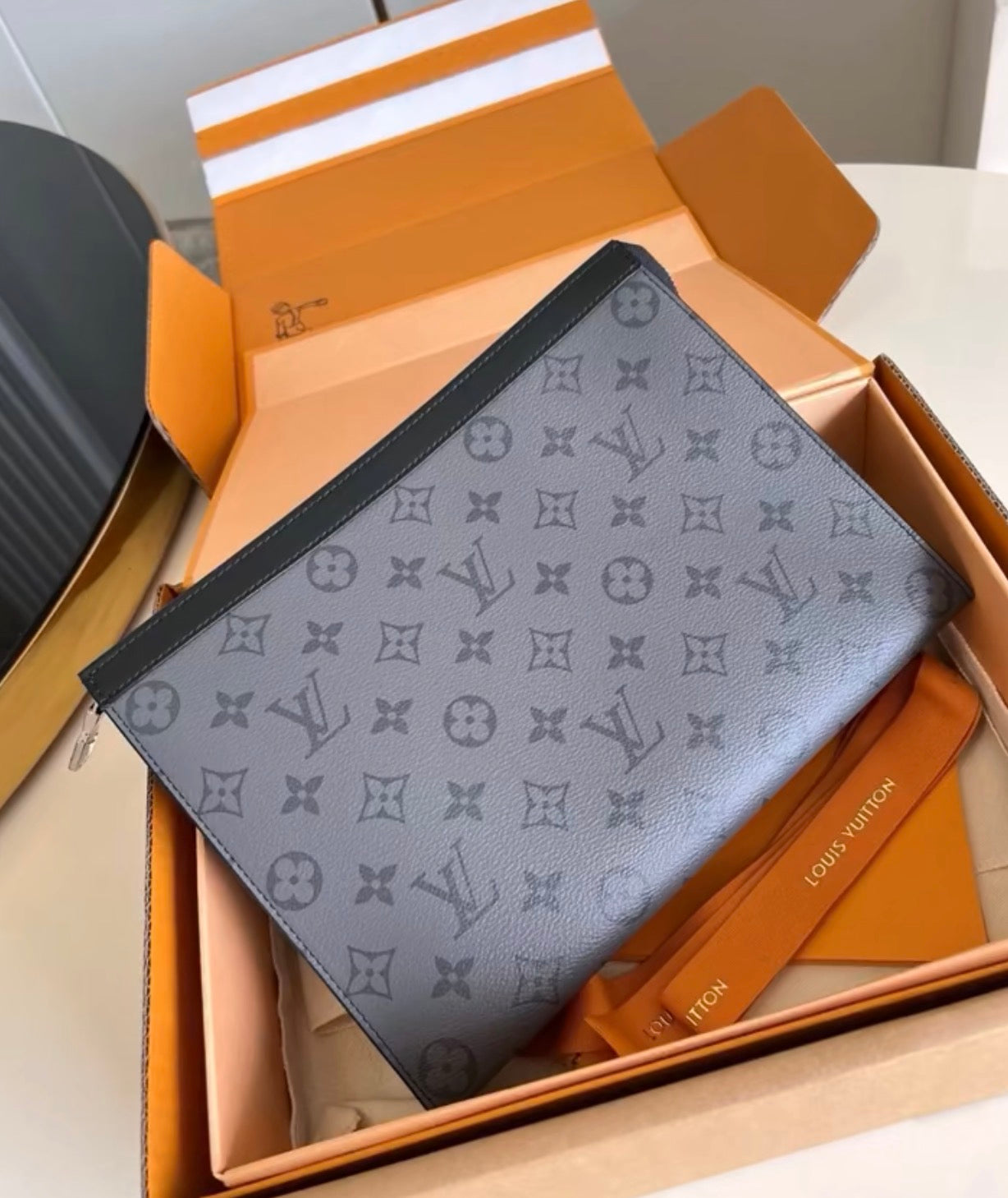 Louis vuitton pouch