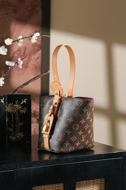Louis vuitton bag