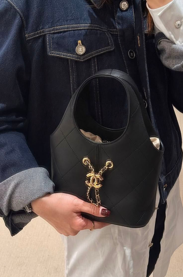 Chanel bucket