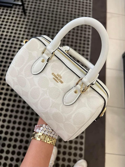 Speedy mini coach
