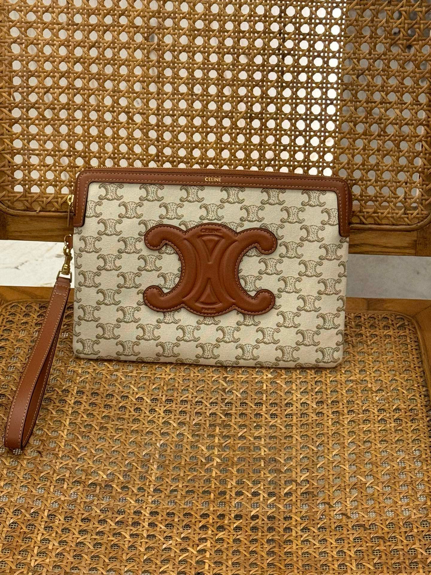 ‏CELINE POUCH