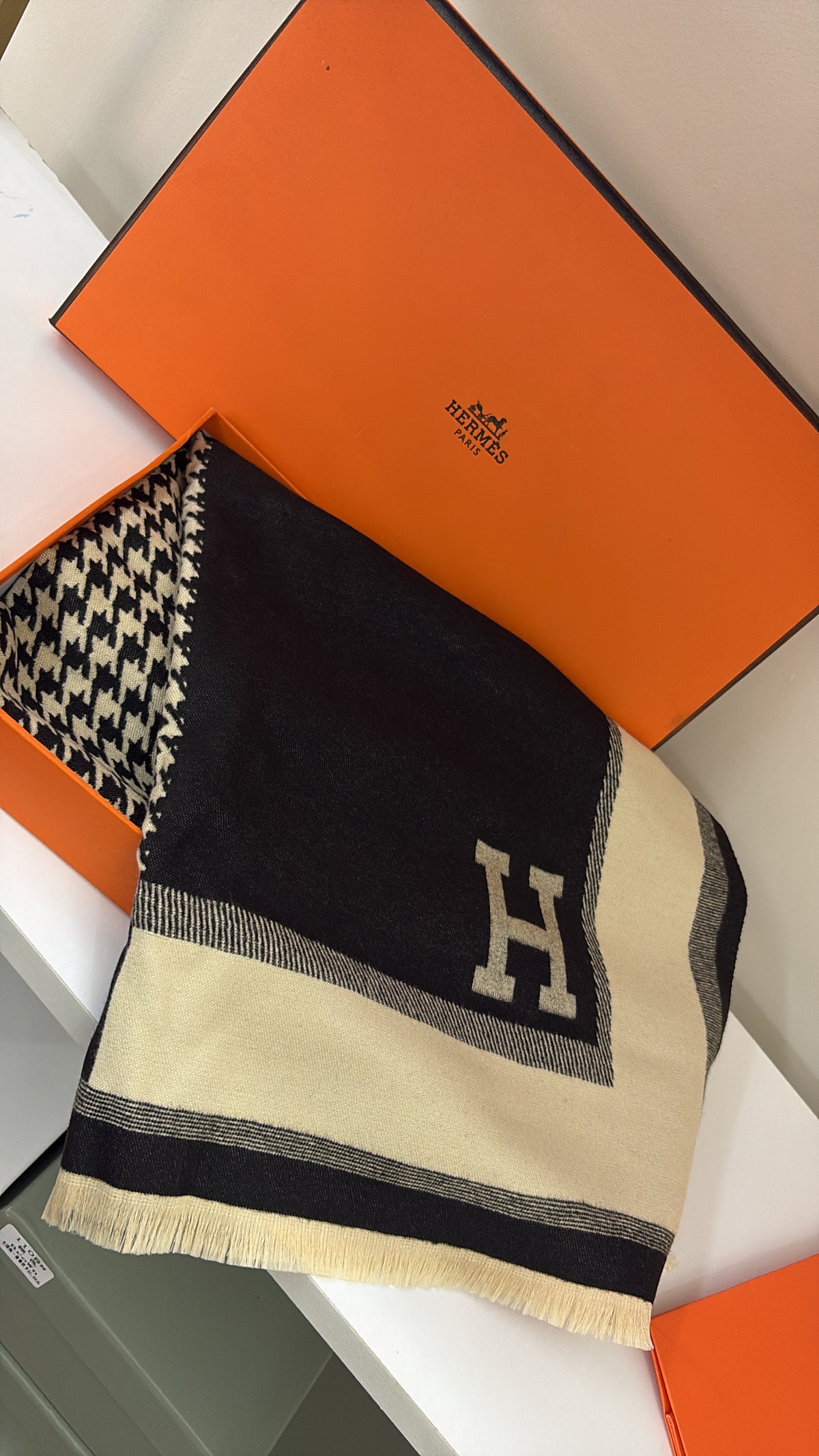Hermes shawl