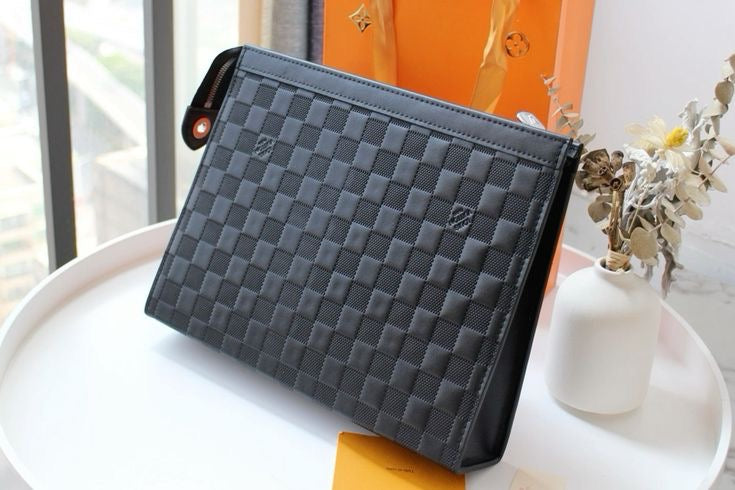 Louis vuitton pouch