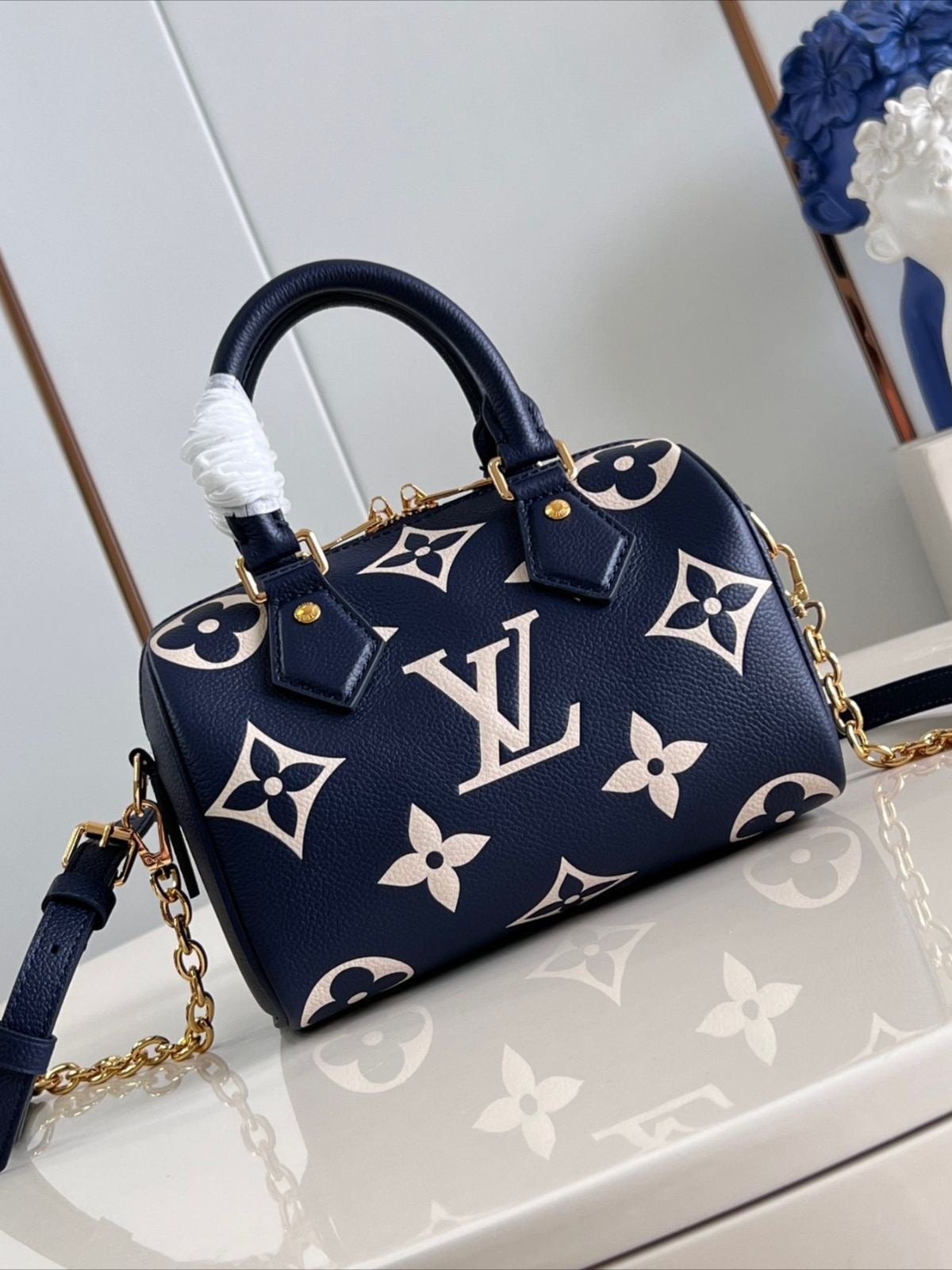 LOUIS VUITTON SPEEDY