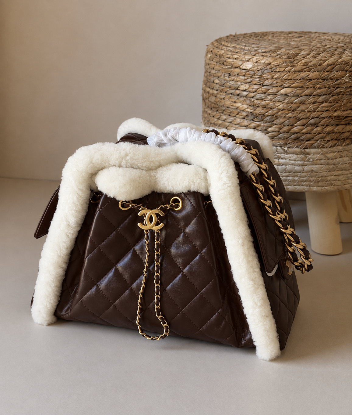 ‏chanel 25 size medium