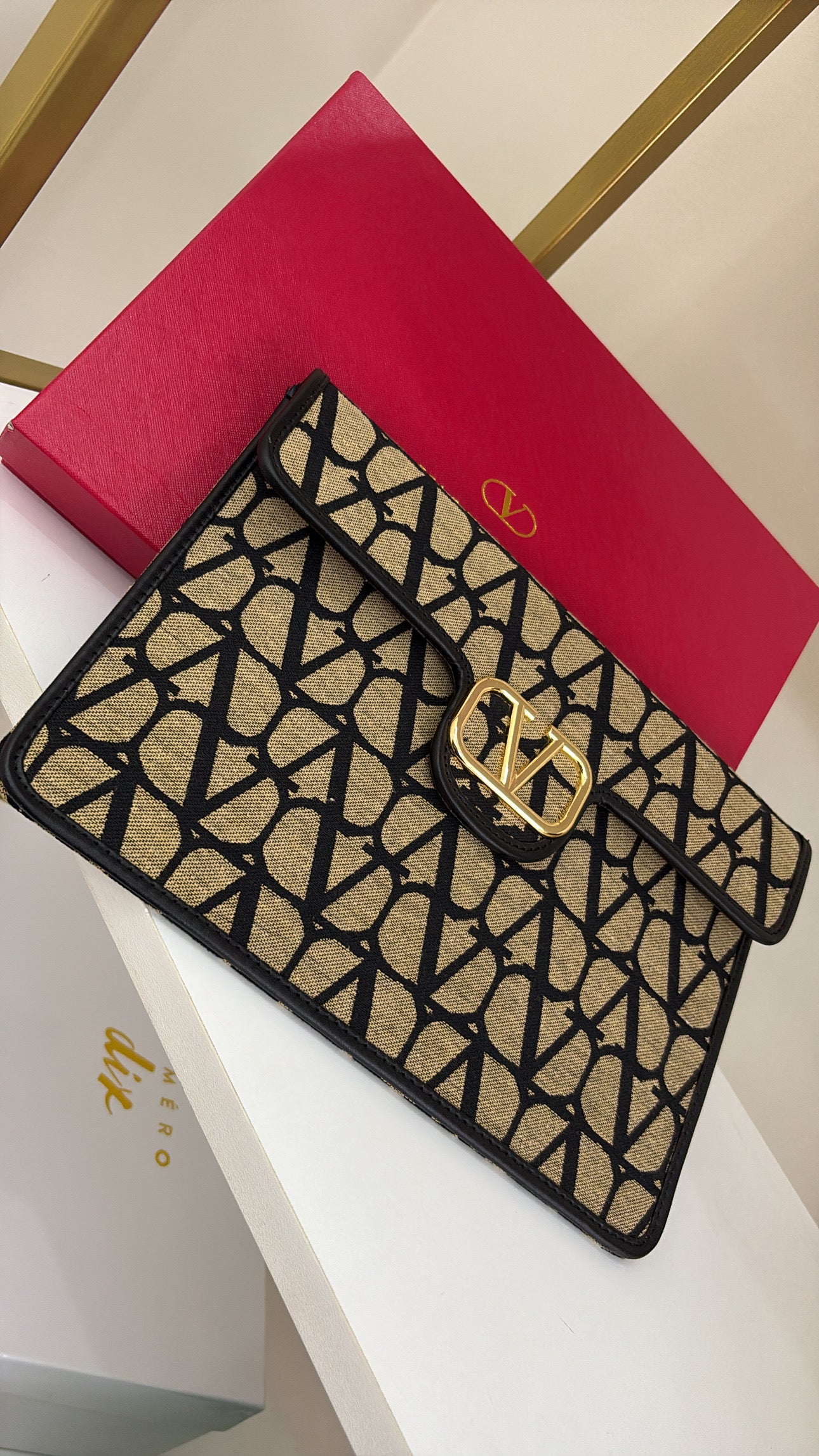 Vltn pouch