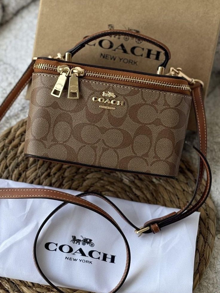 Mini coach vanity