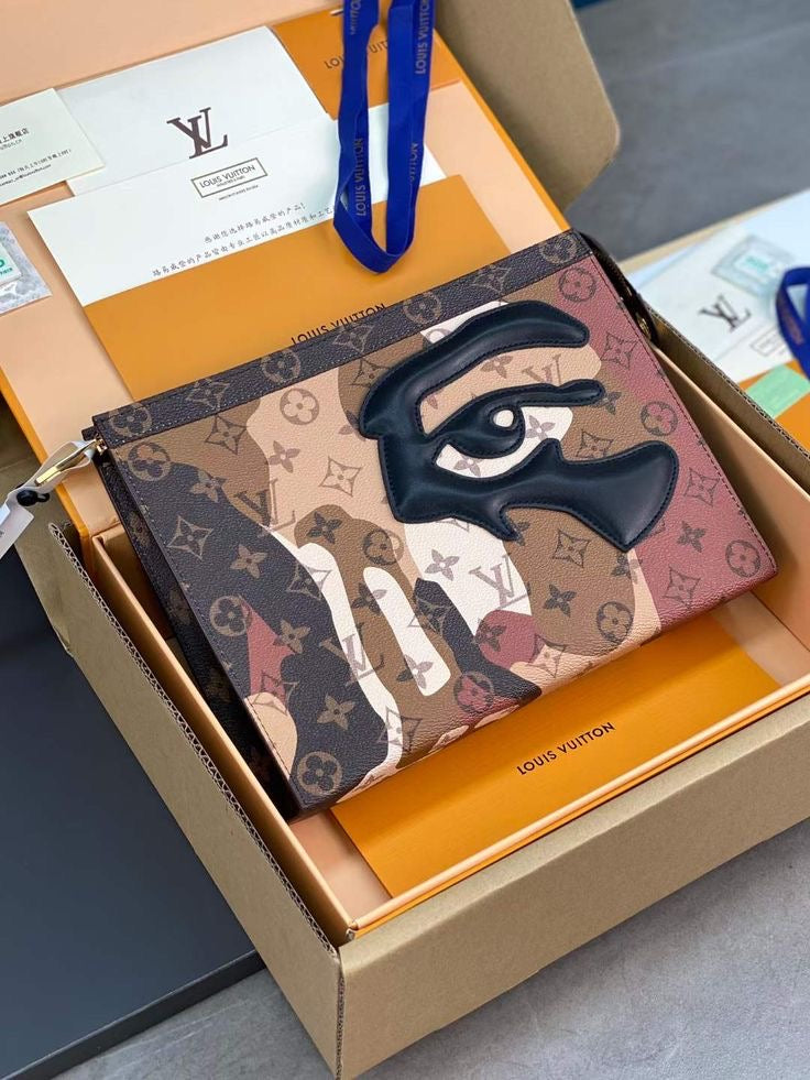 Louis vuitton pouch