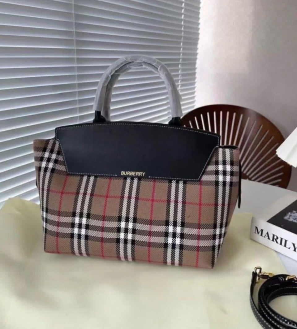 BURBERRY TOTE MEDIUM