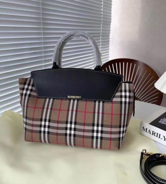 BURBER-RY TOTE MEDIUM