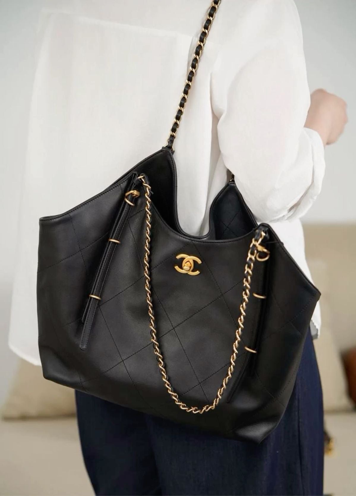 CHANEL TOTE