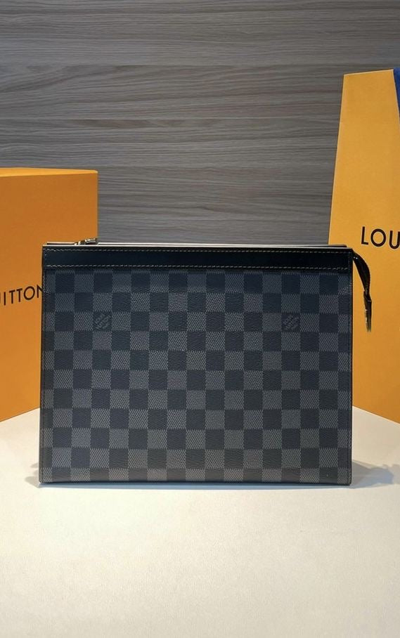 Louis vuitton pouch