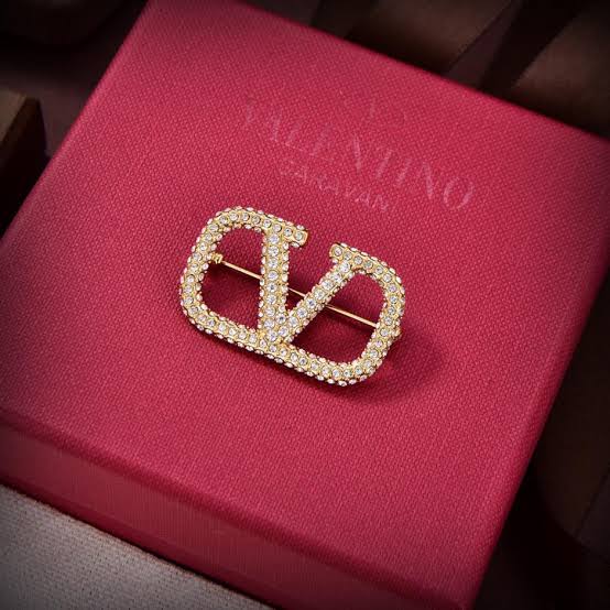 Valentino broche