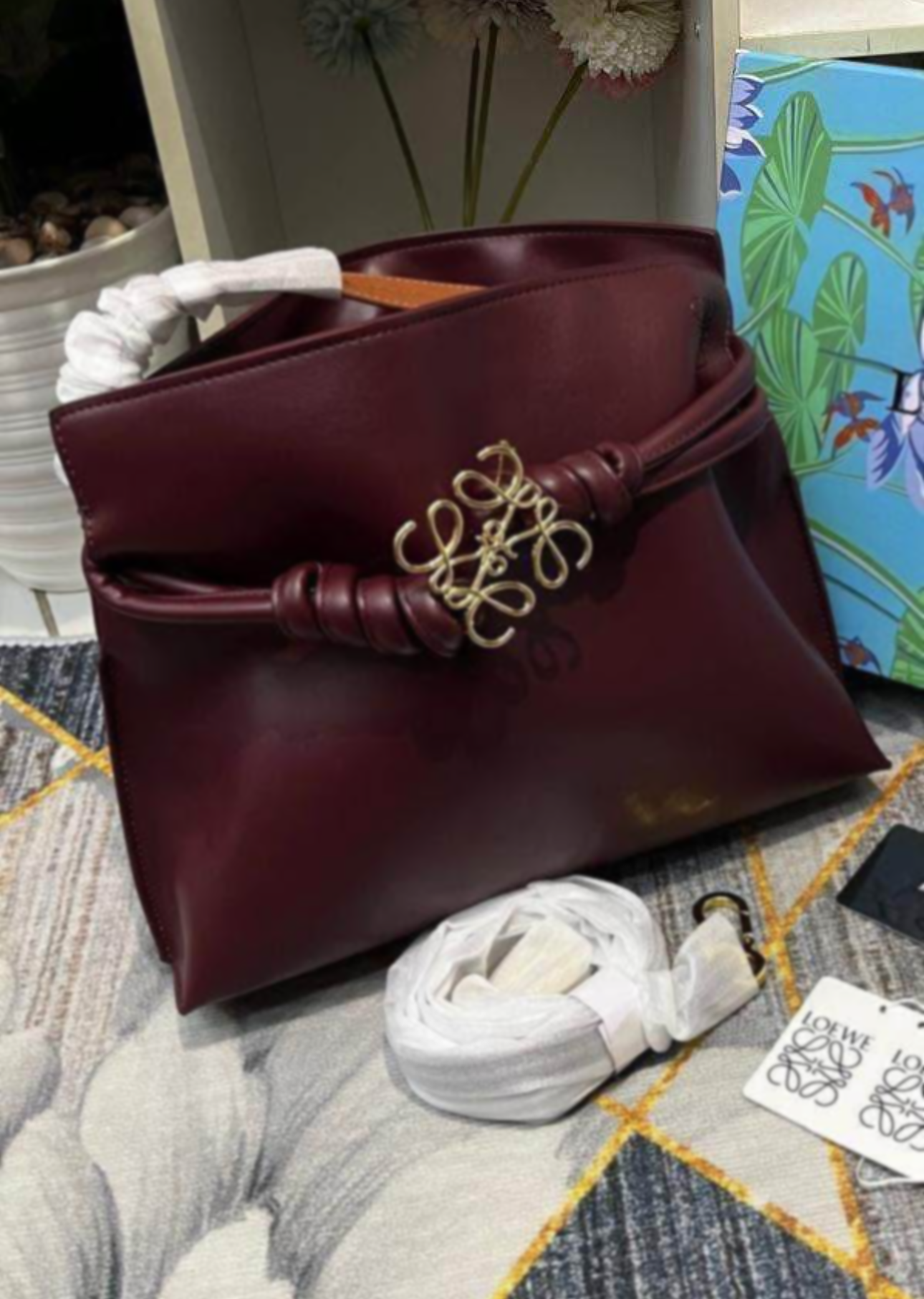 ‏loewe tote medium