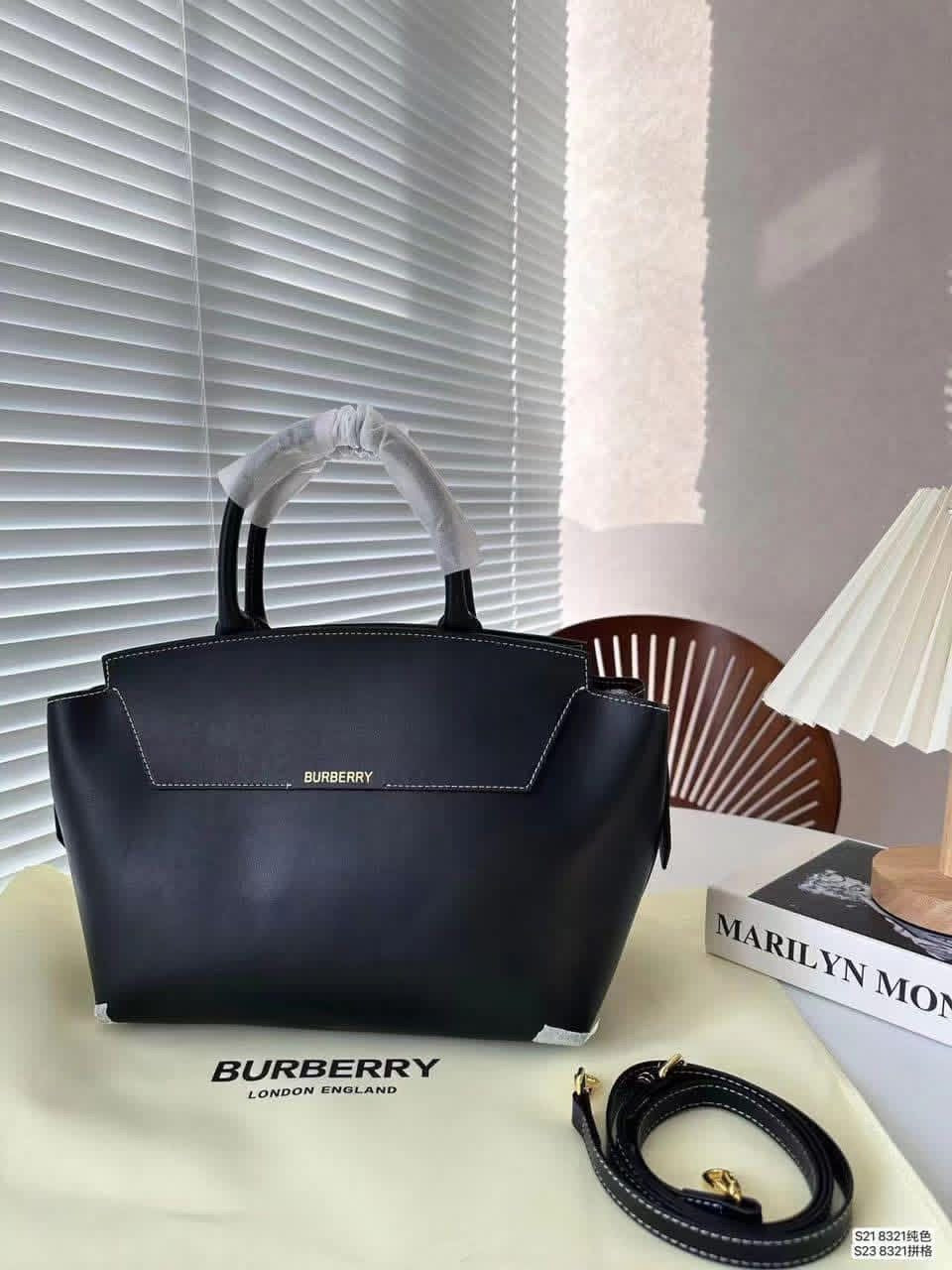 BURBERRY TOTE MEDIUM