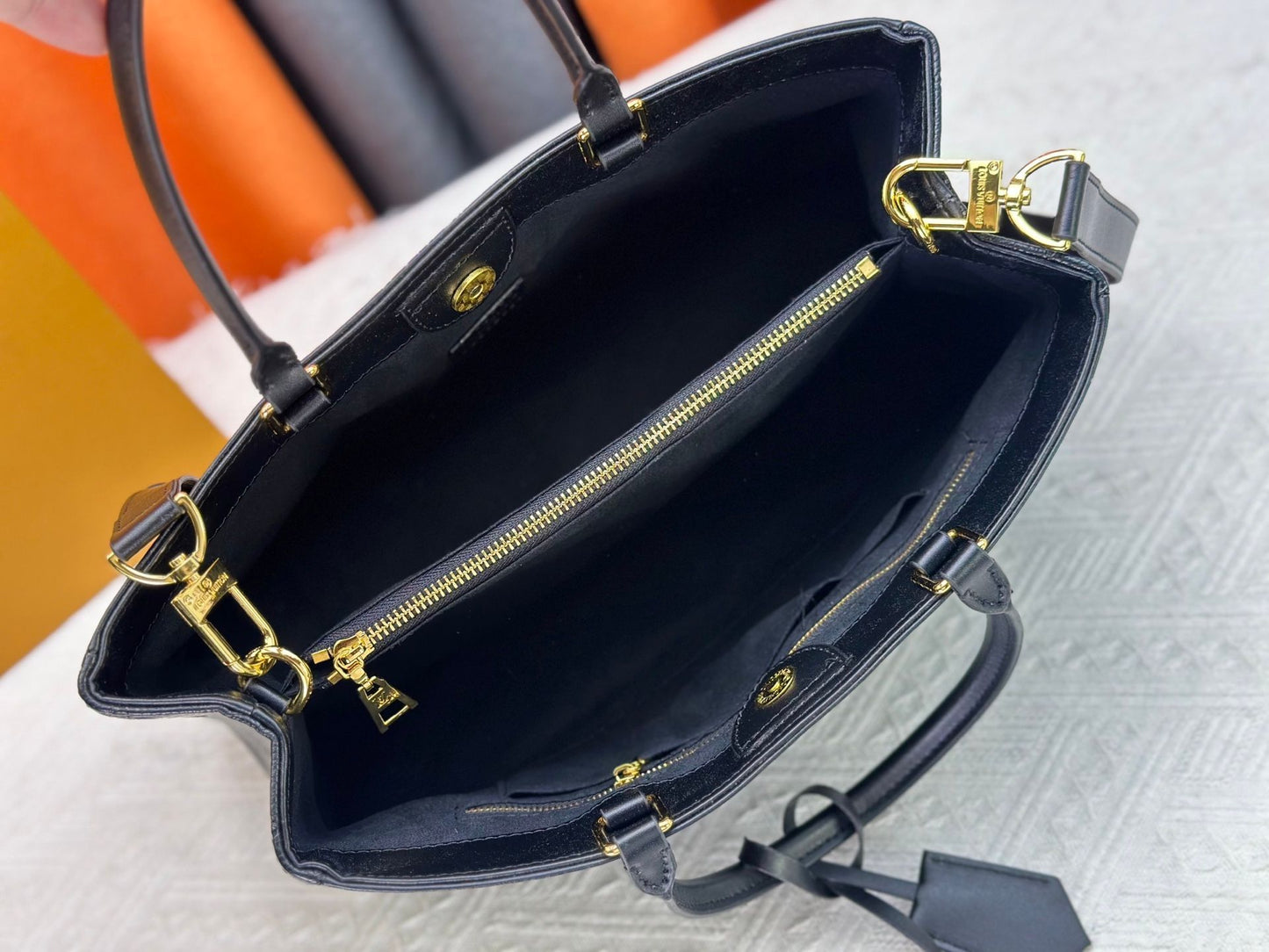 Louis vuitton medium tote
