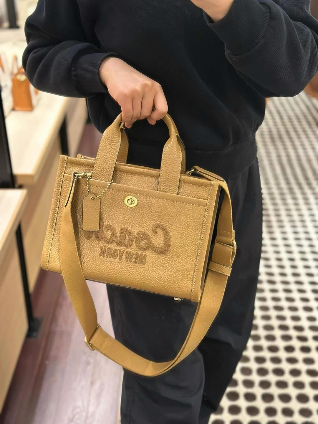 Coach tote medium