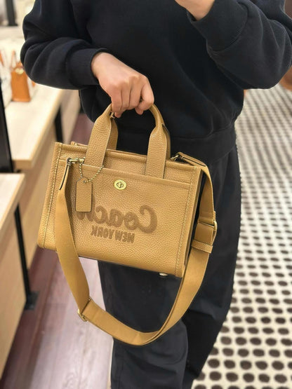 Coach tote medium