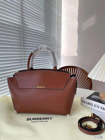 BURBERRY TOTE MEDIUM