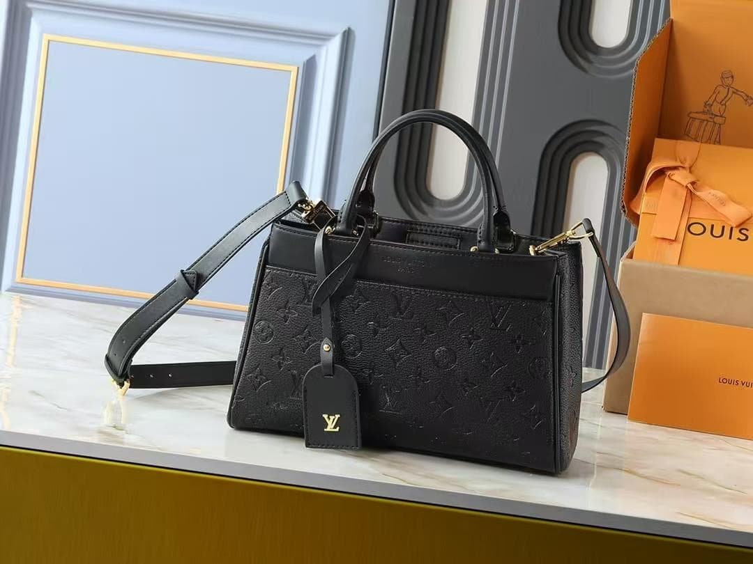 Louis vuitton medium tote