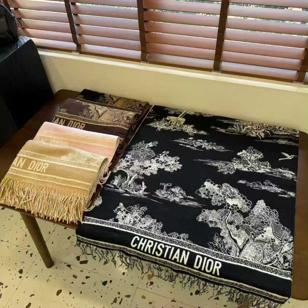 Dior shawl